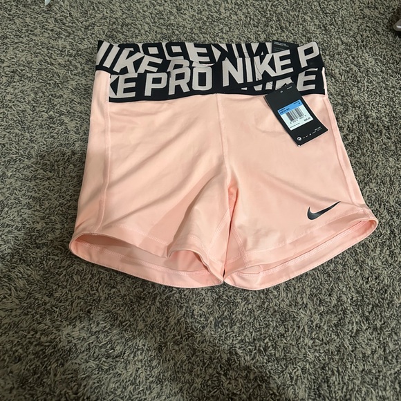 Women’s Nike Dri Fit Shorts Size Medium NWT - Picture 2 of 4